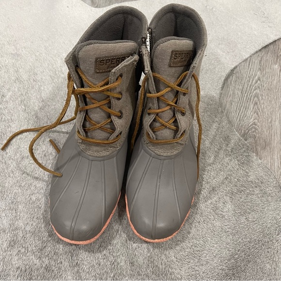 Sperry Topsider gray and pink duck boots - Picture 7 of 8